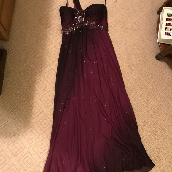 Dresses - Picture 4 of 6